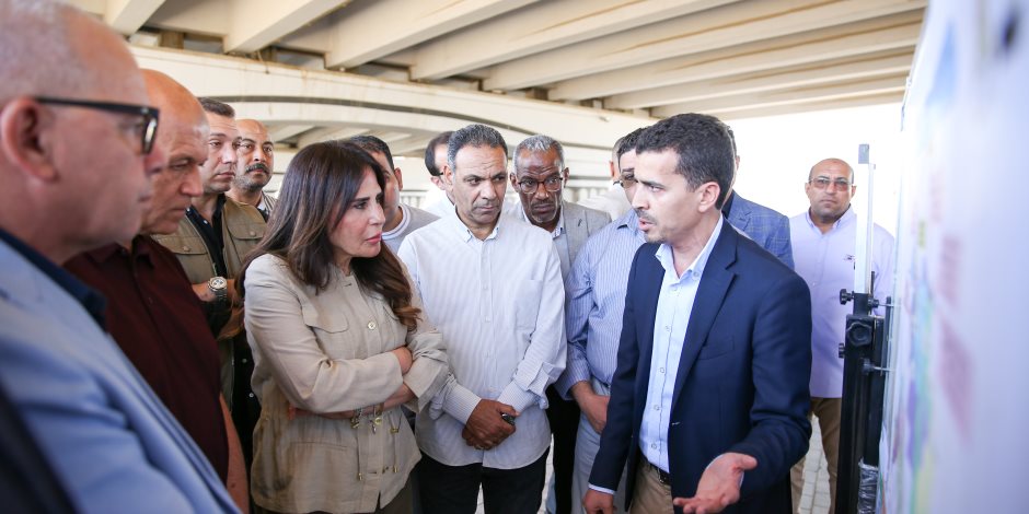 وزيرة الإسكان تتفقد أعمال ربط خطوط الصرف الرئيسية بمدينة القاهرة الجديدة المتجهة إلى محطة الجبل الأصفر