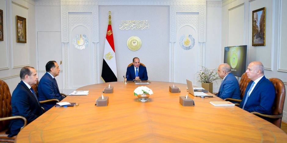 الرئيس السيسي يبحث مع رئيس الوزراء ووزير الكهرباء المرحلة الثانية من مشروعات تدعيم شبكة الكهرباء