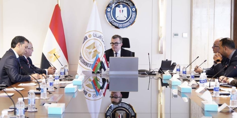 وزير التخطيط والتنمية الاقتصادية يبحث مع سفير أذربيجان صياغة مرحلة جديدة من الشراكة التنموية وتوسيع الاستثمارات المشتركة