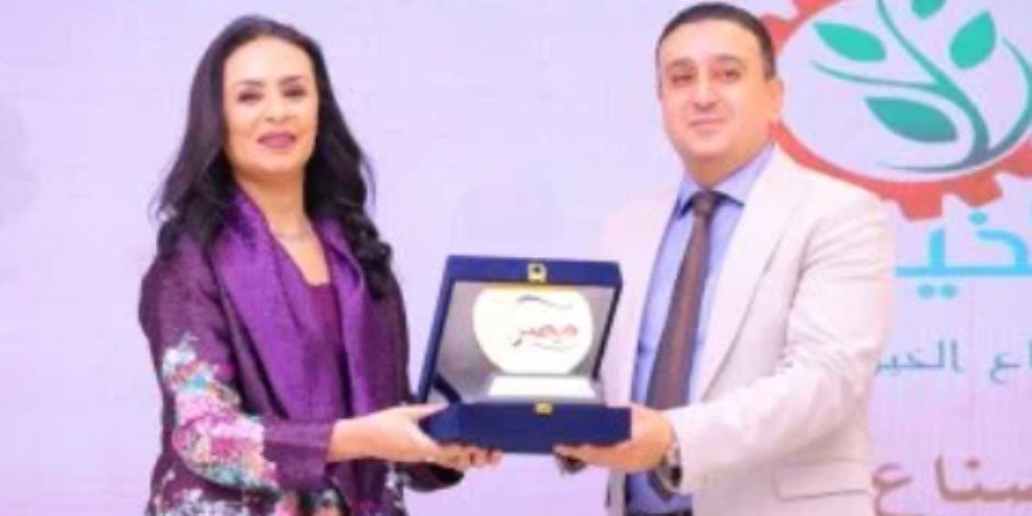 وزيرة التضامن تكرم صناع الخير عضو التحالف الوطني لجهودها في مبادرة «فرحة مصر»