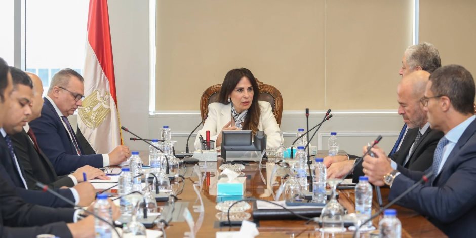 وزيرة الإسكان تتابع موقف التسليمات بمنطقة الأعمال المركزية بالعاصمة الجديدة