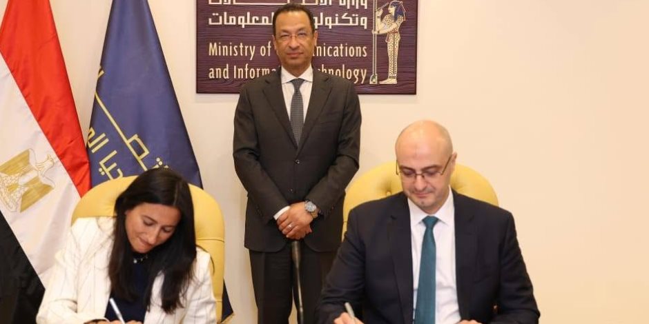 وزير الاتصالات يشهد مراسم منح شركة حسن علام للبنية الرقمية ولحلول مراكز البيانات