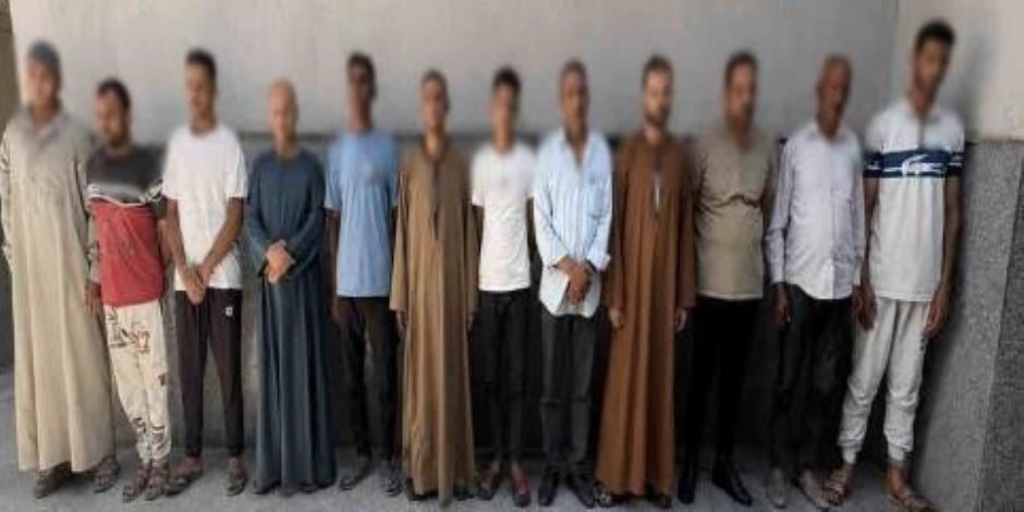 ضبط 12 شخصًا هدموا سور مقابر بأسيوط للاستيلاء عليها وإعادة بيعها