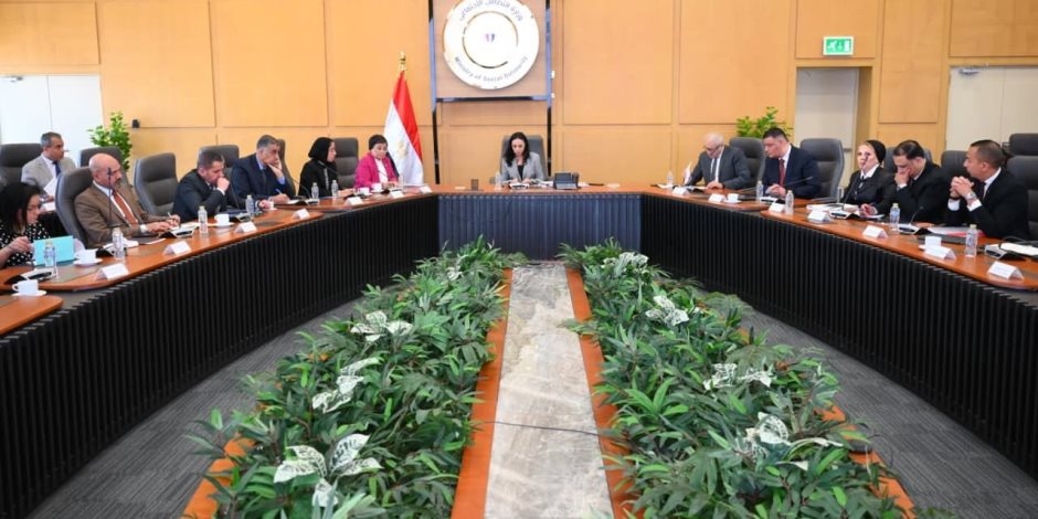 وزيرة التضامن الاجتماعي تترأس الاجتماع الأول للجنة العليا لمبادرة "حياة" للتصدى لقضية الطفل في وضعية الشارع 