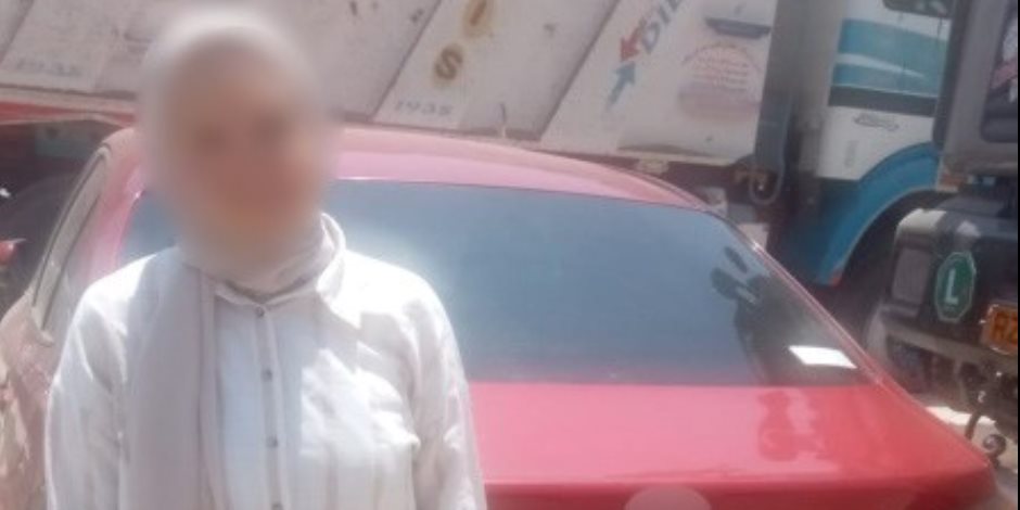 كشف ملابسات واقعة قيام قائدة سيارة "ملاكي" بطمس لوحاتها المعدنية الخلفية بالقاهرة