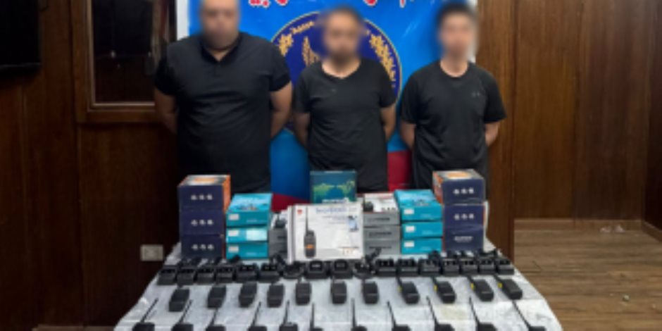 ضبط 3 أشخاص بالقاهرة لترويج وبيع أجهزة لاسلكية بدون ترخيص عبر مواقع التواصل