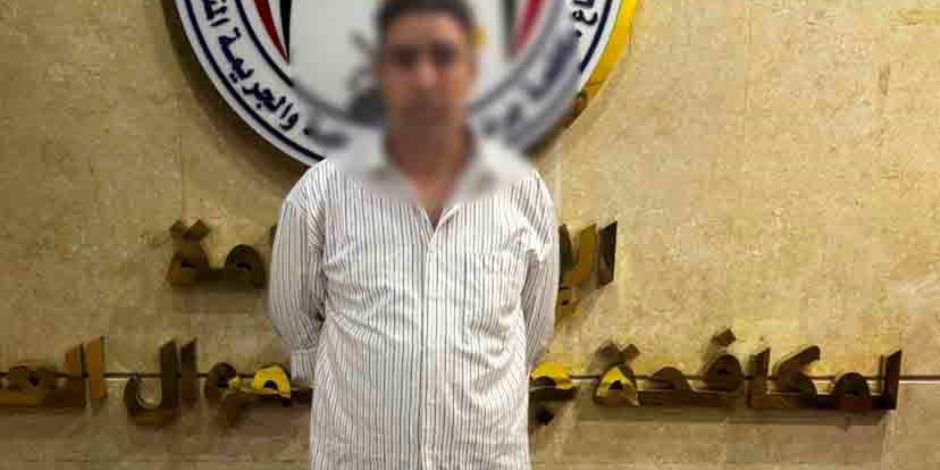 ضبط متهم بالنصب على راغبي السفر للخارج عبر مستندات مزورة وصفحة إلكترونية بالقاهرة