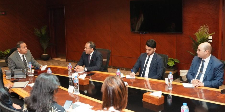  الهيئة العامة للرقابة المالية تستضيف وفدًا من لجنة تنظيم عمليات البورصة الجزائرية