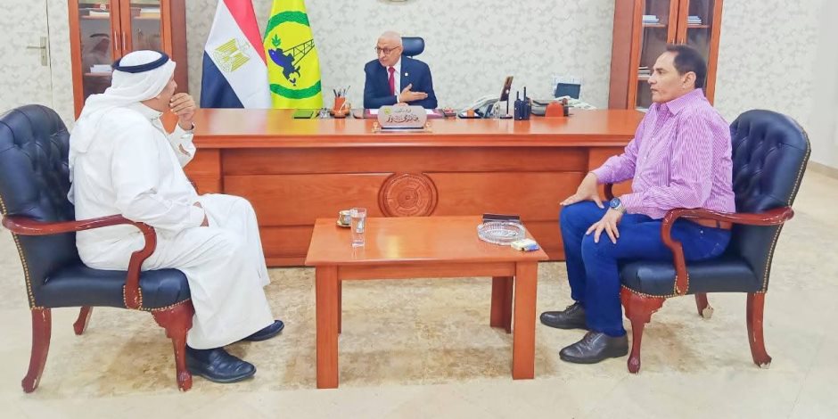 محافظ شمال سيناء يستقبل مشايخ وعواقل  الشيخ زويد لبحث احتياجاتهم ويوجه  بالاستجابة لمطالبهم (صور) 