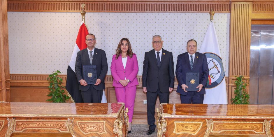 النائب العام يشهد تسليم اثنتين وخمسين قطعة أرض لوزارة التنمية المحلية بعد إخلائها من المركبات المتحفظ عليها
