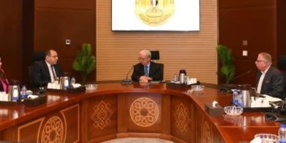 نائب رئيس مجلس الوزراء يتابع مستجدات تنفيذ مشروع تطوير صناعة الغزل والنسيج