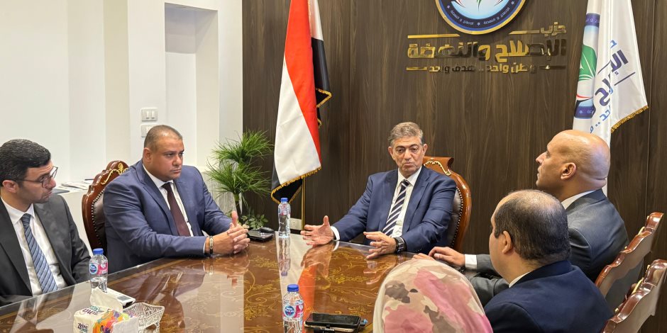 لجنة الشؤون البرلمانية والتشريعية تناقش مشروع خطة التنمية الاقتصادية والاجتماعية بحضور رئيس الحزب