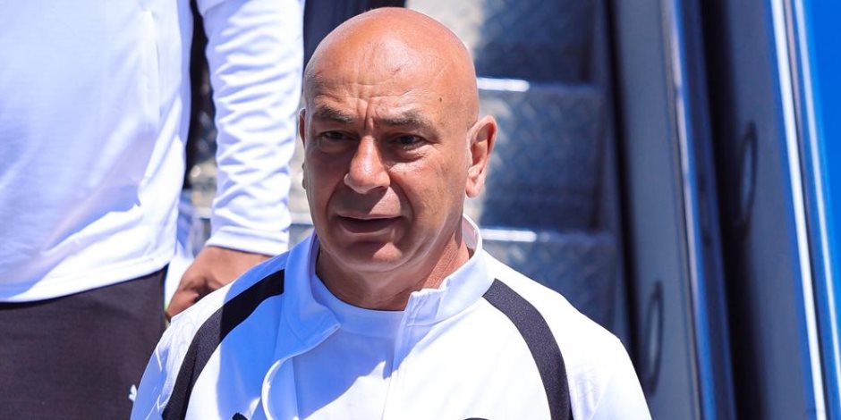 منتخب مصر يحط الرحال في فانكوفر استعدادا لموقعة نيوزيلندا الحاسمة بالمونديال