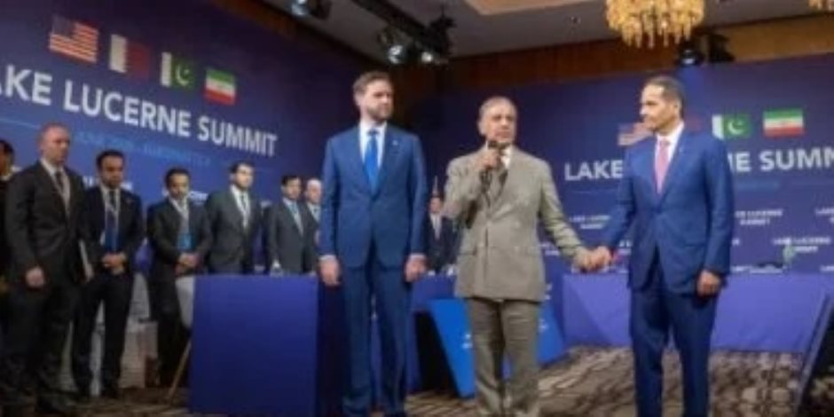 الوفد الإيرانى يرفض الصورة الجماعية مع الوفد الأمريكي خلال قمة سويسرا