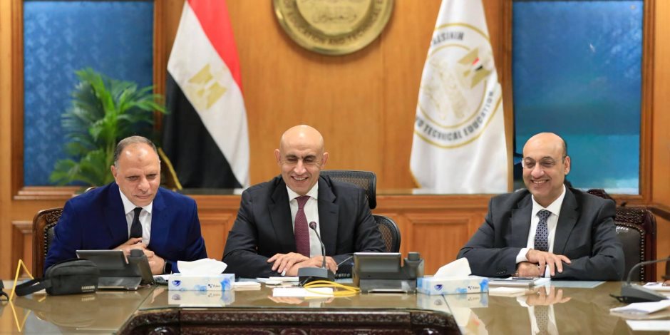 وزير التربية والتعليم يتابع انتظام أول أيام امتحانات الثانوية العامة من غرفة العمليات المركزية بالوزارة
