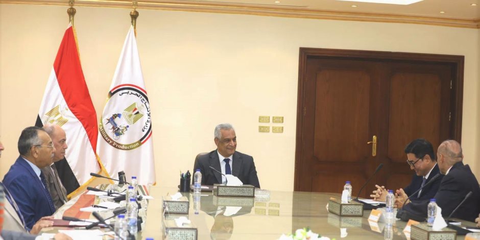 وزير  الإنتاج الحربي يبحث مع ممثلي "بونجسان" الكورية الجنوبية فرص الشراكة وتوطين التكنولوجيات الحديثة داخل شركات الإنتاج الحربي