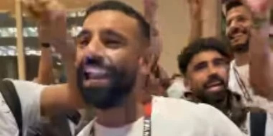 وصلة رقص لـ محمد صلاح ولاعبي المنتخب بعد الفوز على نيوزيلندا