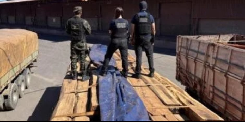 حدث بالبرازيل ..الكشف عن 50 طنا من الكوكايين مخبأة داخل ألواح خشبية في أكبر عملية تهريب