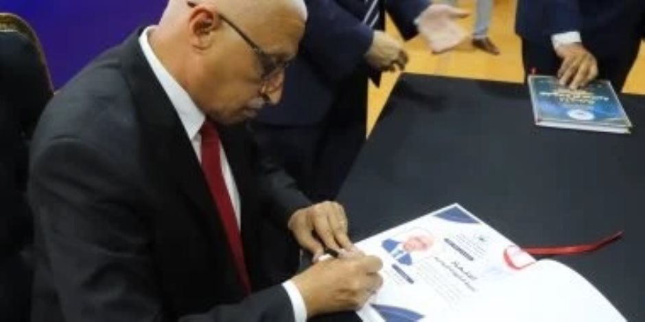 محافظ شمال سيناء يعتمد نتيجة الشهادة الإعدادية بنسبة نجاح 86،5٪؜