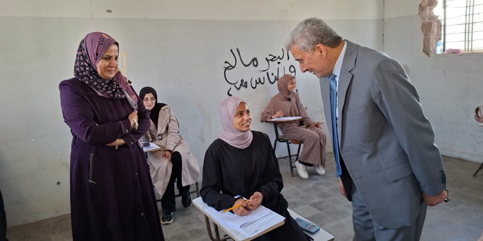 عميد المعاهد الأزهرية في فلسطين يتفقد لجان امتحانات شهادة الثانوية الأزهرية