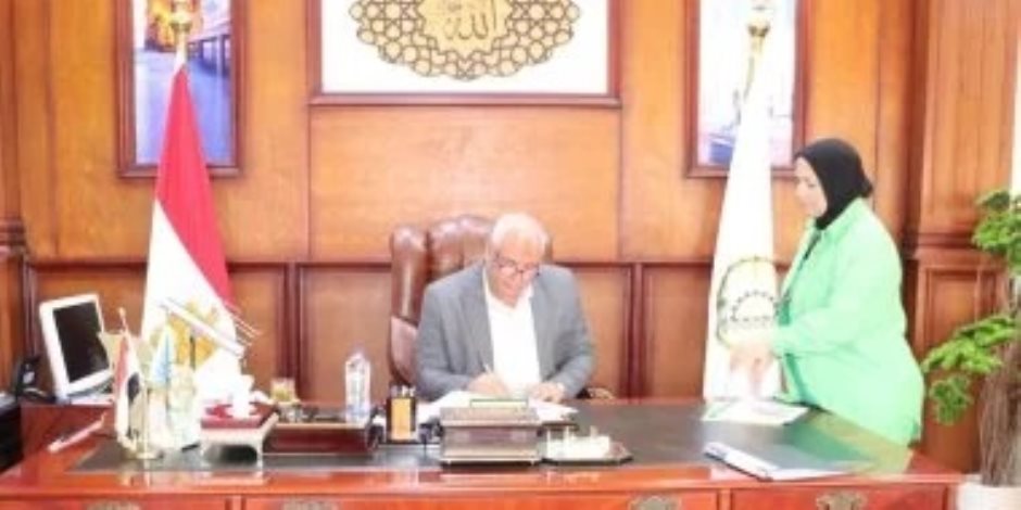 محافظ مطروح يعتمد نتيجة الشهادة الإعدادية بنسبة نجاح 72.3%