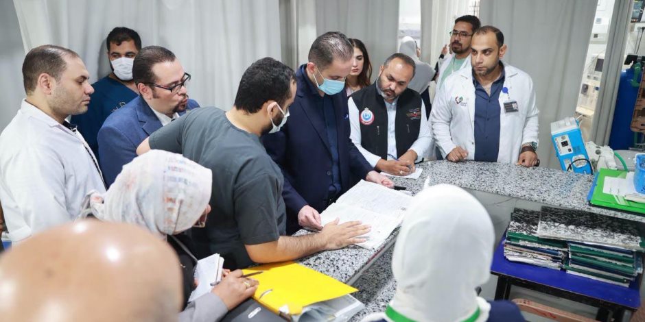 نائب وزير الصحة يتفقد المنشآت الصحية بالشرقية ويوجه بتوفير كرسي أسنان بمركز طبي منيا القمح