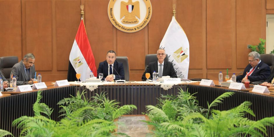 وزير التعليم العالي يترأس اجتماع مجلس الجامعات الخاصة بمقر الوزارة بالعاصمة الجديدة