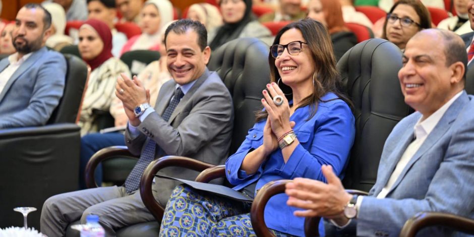 وزيرة الثقافة ومحافظ المنيا يفتتحان الملتقى الإقليمي لأدباء وسط الصعيد