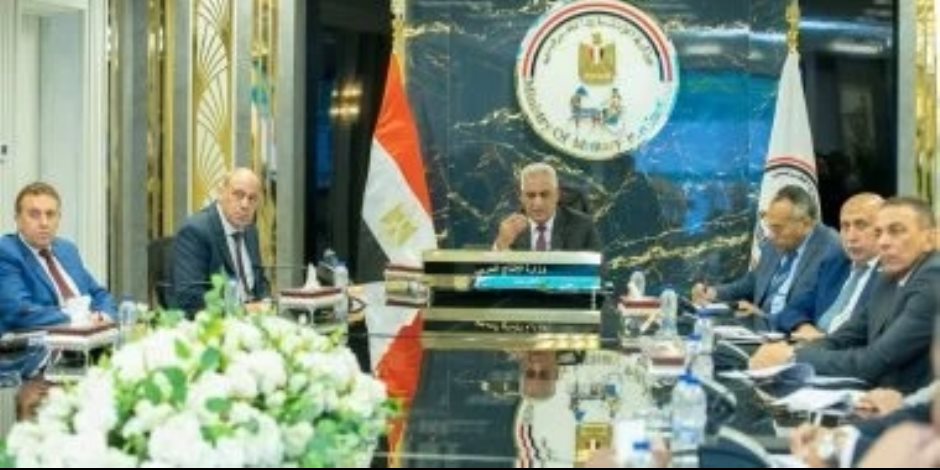 وزير الإنتاج الحربى: لا تهاون مع أى تأخير فى تنفيذ مشروعات حياة كريمة