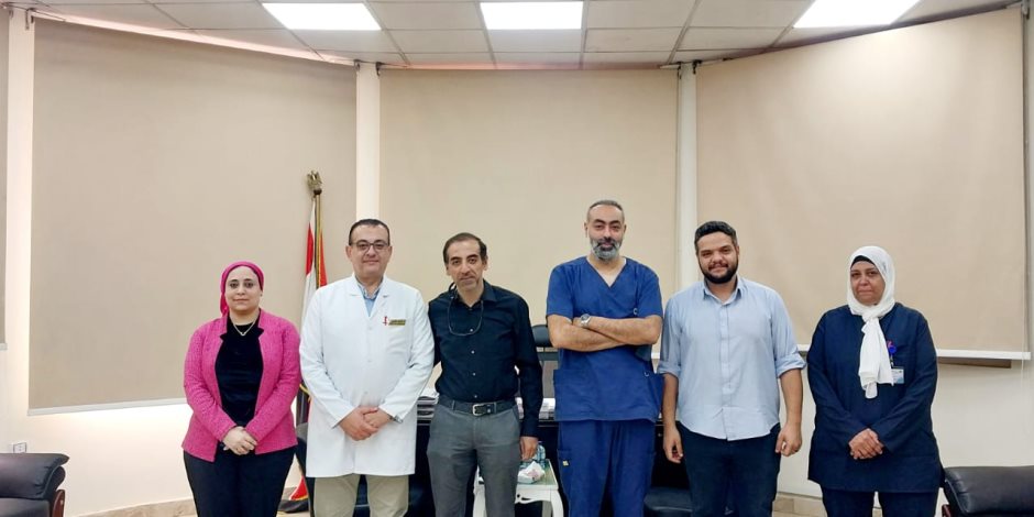 «الصحة»: الخبير المصري الأسترالي جوزيف حنا يجري 13 تدخلاً متقدماً بالمجان لعلاج الانسداد المزمن بالشرايين التاجية