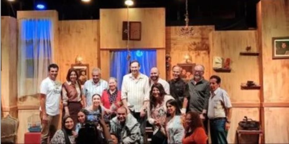 "لحظة واحدة" يشهد حضوراً ثقافياً بارزاً بحضور أيمن الشيوى وقيادات المسرح
