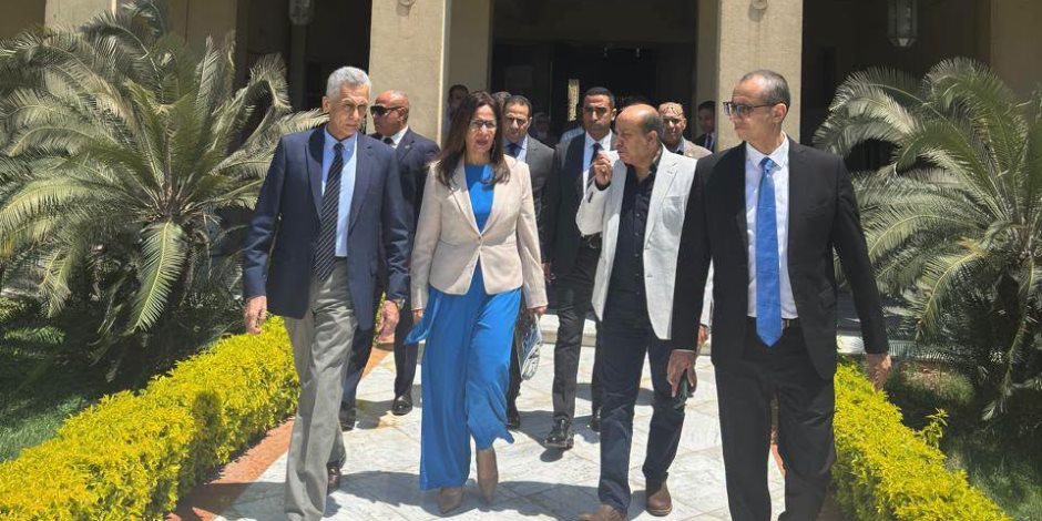 وزيرة الثقافة تجري جولة تفقدية بدار الأوبرا وتعقد اجتماعًا مع رئيس الأوبرا والقيادات الجديدة
