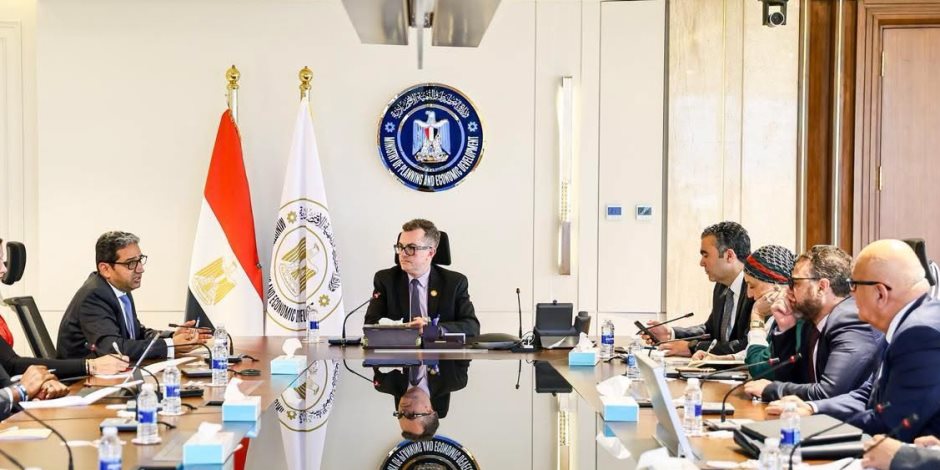 وزير التخطيط يبحث مع نائب رئيس «أفريكسيم بنك» دعم الشركات الناشئة وتعزيز جهود التنمية الشاملة