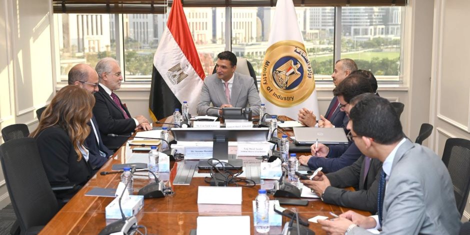 وزير الصناعة يبحث مع «يونيليفر» التوسع في مصر وزيادة الطاقة الإنتاجية للمصانع