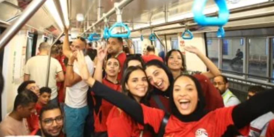 ​توافد جماهيرى كبير على محطة المستثمرين بمونوريل شرق النيل لدعم منتخب مصر