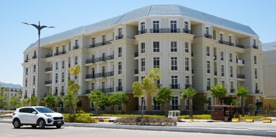 الإسكان تتابع معدلات تنفيذ المشروعات السكنية والخدمية بعددٍ من المدن الجديدة