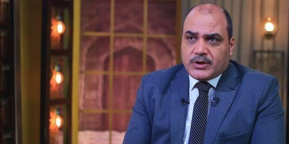 محمد الباز يطرح 10 تساؤلات بشأن تطورات النزاع داخل عائلة الدكتورة نوال الدجوي ويدعو إلى توضيح الحقائق