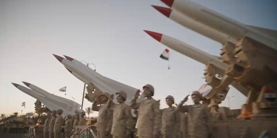 مشهد مهيب لاصطفاف القوات المسلحة بمقر القيادة الاستراتيجية بالعاصمة الجديدة (فيديو)
