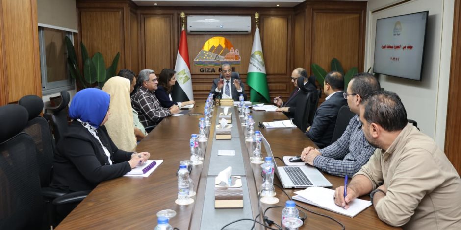محافظ الجيزة يتابع تنفيذ الخطة الاستثمارية وجهود إزالة المخالفات والإشغالات