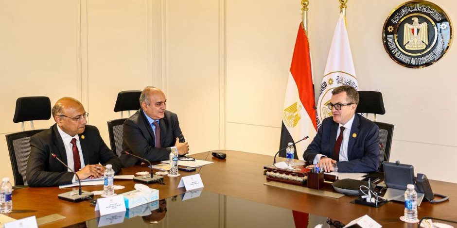 وزير التخطيط يبحث مستجدات تطبيق "موازنة البرامج والأداء" لتطوير منظومة التخطيط وإدارة الاستثمارات الحكومية