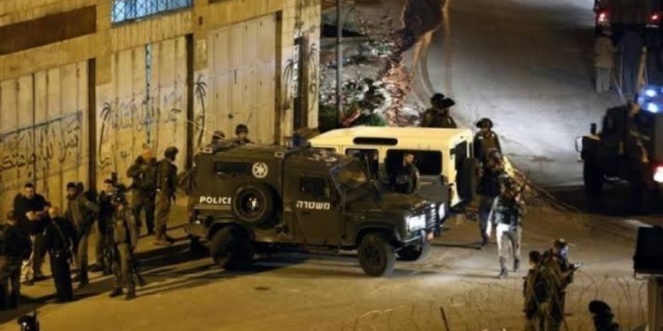  تصعيد اسرائيليى بالضفة والقدس  .. اقتحامات وحملة اعتقال بالضفة وتحذيرات من استهداف الوجود المسيحي في القدس وفلسطين تطالب لندن بعقوبات شاملة