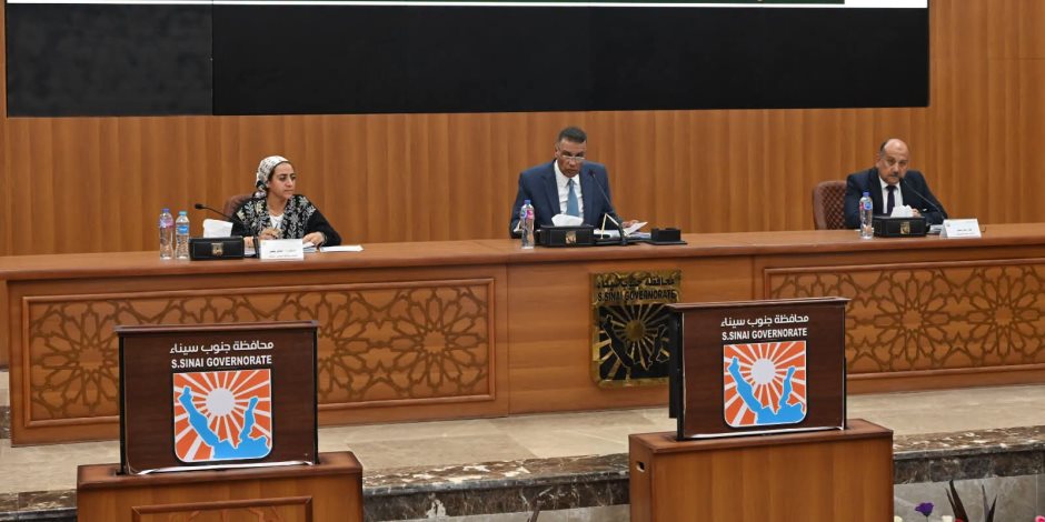 محافظ جنوب سيناء يناقش ملفات التقنين والتصالح والمشروعات الخدمية وتعظيم الإيرادات (صور) 