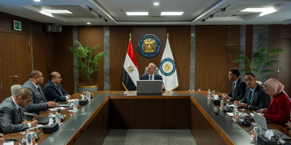 * وزير البترول والثروة المعدنية يتابع الإقبال على فرص الاستثمار التعديني بنظام القطاعات المفتوحة