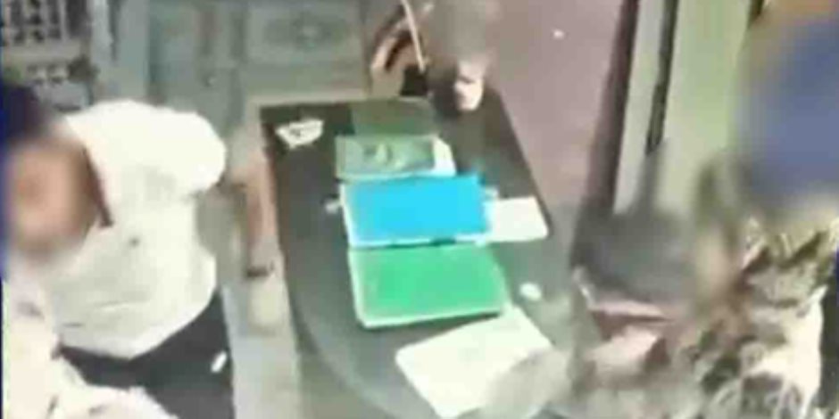  كشف ملابسات تضرر مالكة محل من أحد الأشخاص لقيامه بالتعدي على والدتها بالضرب بالشرقية 