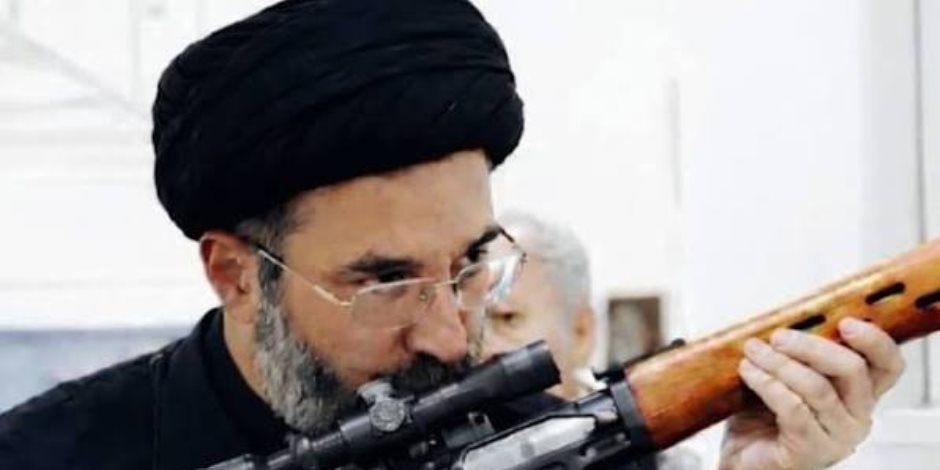 مجتبى خامنئي يتوعد بالانتقام لـ"المرشد الراحل".. وولايتي يحذر: محور المقاومة يده على الزناد