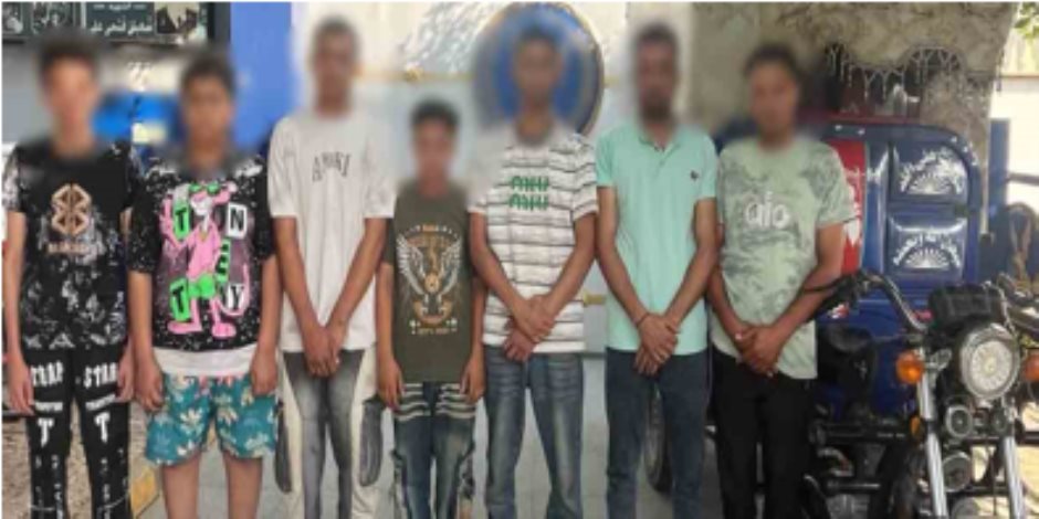 كشف حقيقة الإعتداء على شخص يحمل جنسية أجنبية لرفعه علم الفريق المنافس للمنتخب 