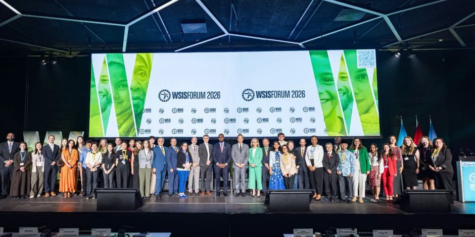 وزير الاتصالات يستعرض تقرير رئاسة مصر لمنتدى القمة العالمية لمجتمع المعلومات 2026