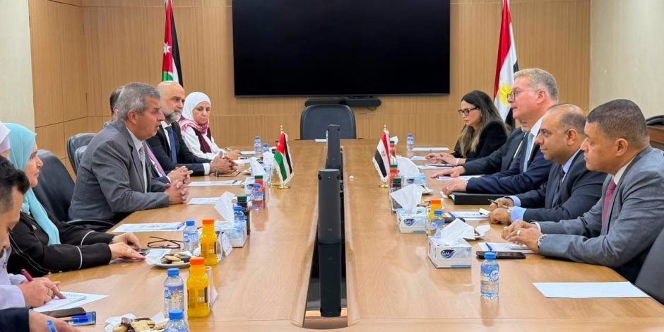 وزير البترول يبحث مع نظيره الأردني تعزيز التكامل في الطاقة والتعدين