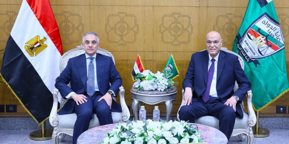 وزير العدل يهنئ رئيس المجلس الأعلى لهيئة قضايا الدولة بمناسبة توليه منصبه الجديد