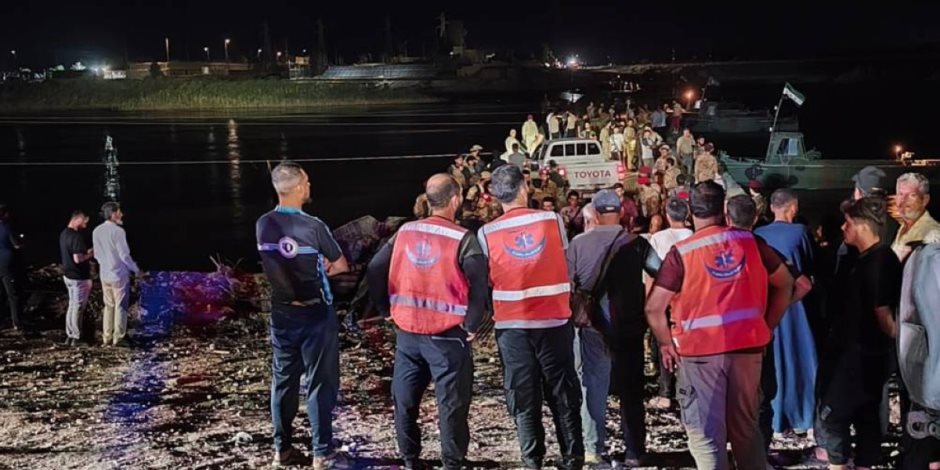 سخرية القدر تعيد أزمة الجسور  السورية للواجهة.. مصرع طفلين وإنقاذ 15 آخرين إثر غرق عبّارة نهرية في دير الزور